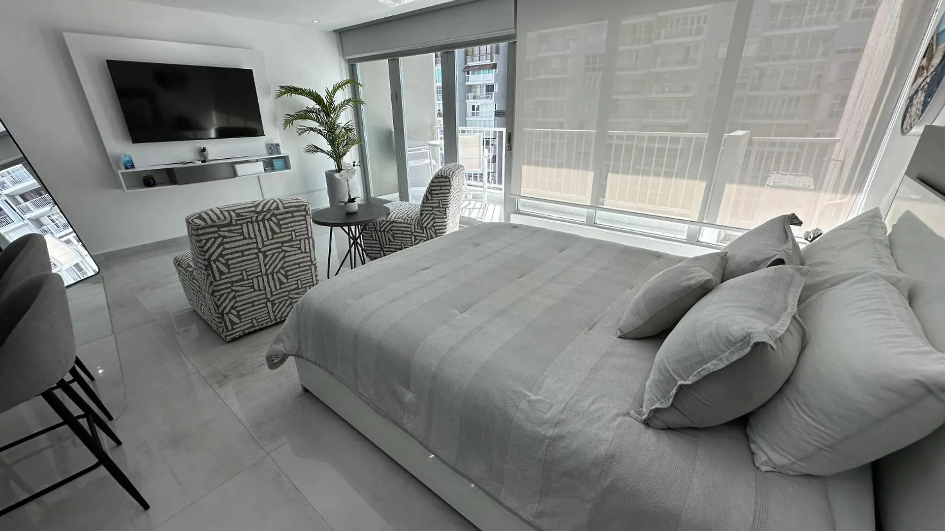 Ocean Front Coral Luxury Apartment 산후안 0*,  푸에르토리코