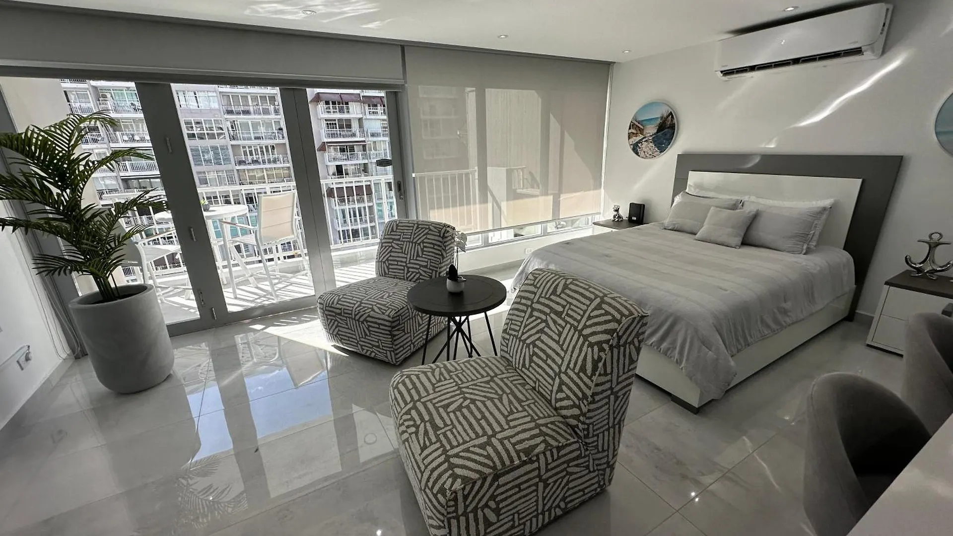 Ocean Front Coral Luxury Apartment 산후안