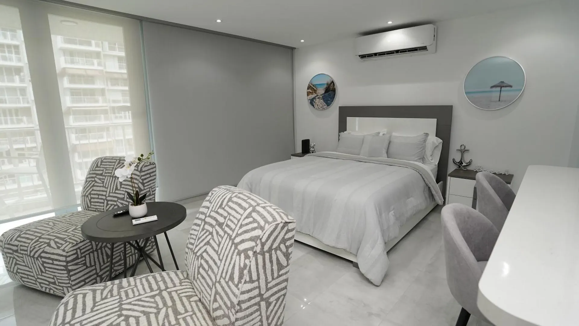 Ocean Front Coral Luxury Apartment 산후안