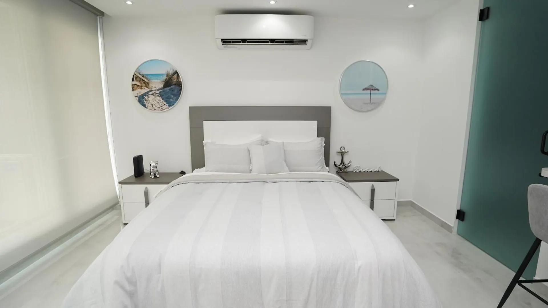 Ocean Front Coral Luxury Apartment 산후안