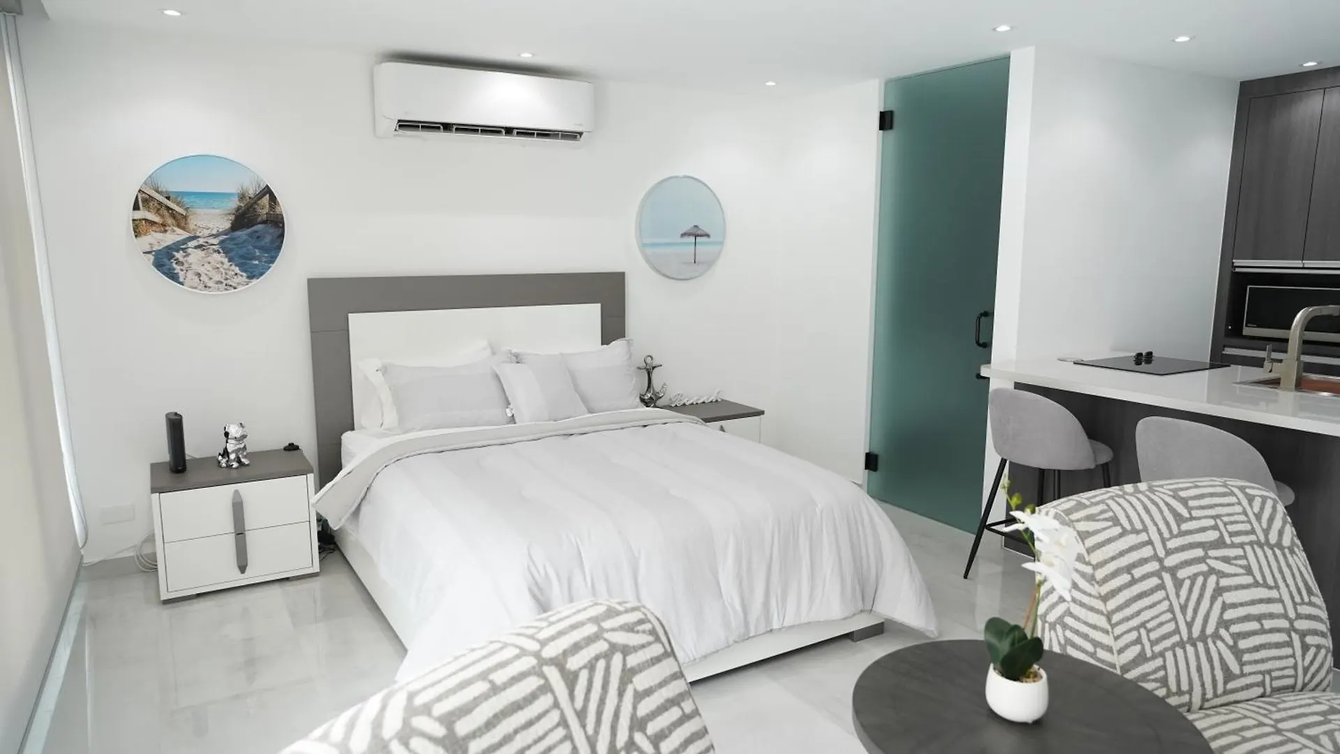Ocean Front Coral Luxury Apartment 산후안