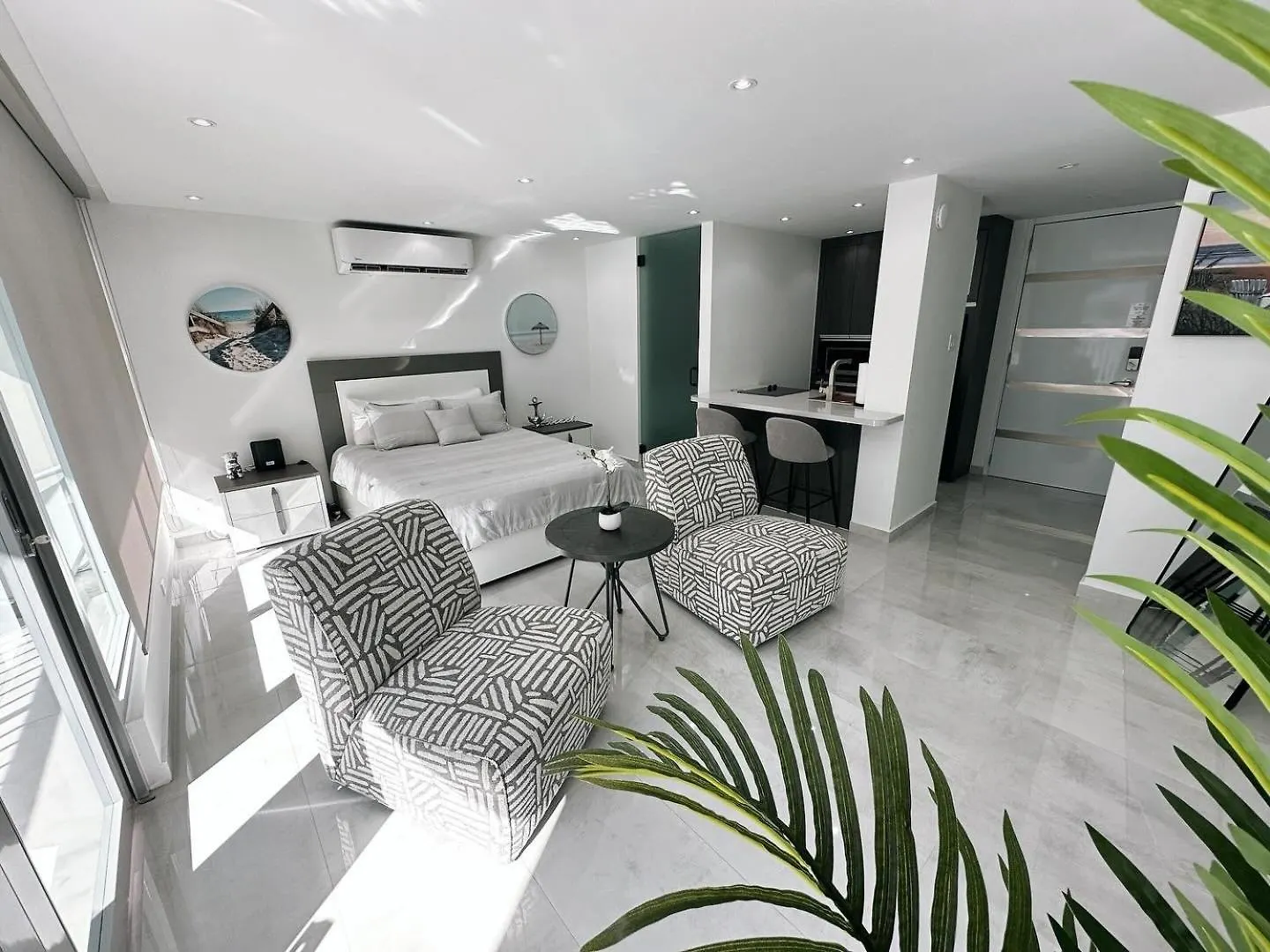 Ocean Front Coral Luxury Apartment San Juan
